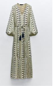 Vente en gros de robes portefeuille décontractées de grande taille pour femmes avec un look élégant pour toute occasion au meilleur prix d'Inde - Product Image 3