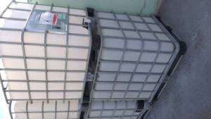 Réservoir IBC en plastique de 1000 litres en état neuf avec cage pour les fermes, les restaurants, les hôtels, les équipements de stockage de produits chimiques - À vendre - Product Image 4