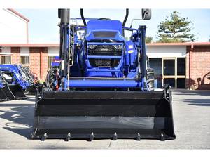 TRACTOR TRIDENT 55HP CON CUBO 4IN1 (CAPACIDAD DE ELEVACIÓN DE CARGADOR DELANTERO 800KG) - Product Image 3