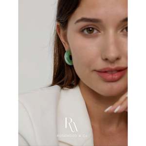 Orecchini a Cerchio Unisex Verde Giada, Leggeri in Acrilico, Stile Religioso, Regalo Perfetto per Lei - Product Image 4