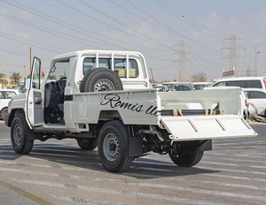 Toyota Land Cruiser 79 Pickup 5 portes 5 places SUV 8 cylindres 4.5L Diesel Manuelle d'occasion 2020 Premier Propriétaire Conduite à Gauche Tissu Foncé - Product Image 3