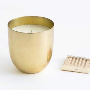 Elegante tarro de vela de cera de metal perfecto para salones de cocinas modernas y eventos de cena con velas - Product Image 1