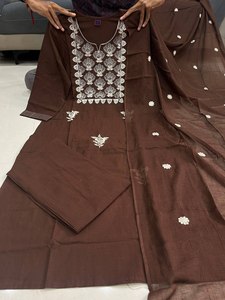 Ensemble élégant 3 pièces en cordon, Kurti, pantalon et dupatta réversibles pour soirée, avec imprimé numérique vibrant et détails en relief - Product Image 5