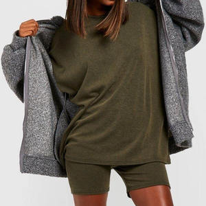 Vente en gros de logo personnalisé Ensemble deux pièces pour l'été Running & Fitness pour femmes Ensemble short 2 pièces à manches courtes de haute qualité de couleur unie - Product Image 3