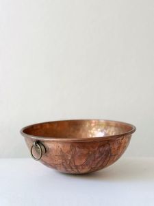 ชามเสิร์ฟทองแดงทำด้วยมือที่สร้างขึ้นโดยช่างฝีมือที่มีทักษะให้รูปลักษณ์ที่แท้จริงสำหรับการรับประทานอาหารแบบคลาสสิก - Product Image 4