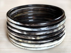 Pulsera Ecológica de Cuerno de Búfalo Tallado Tribal para Mujer, Exportador de Joyería de Cuerno Natural - Product Image 4