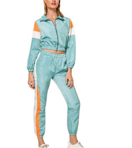 Survêtement de sport pour femme en nylon, coupe-vent à capuche, respirant, résistant à l'eau, léger, bloc de couleur, OEM - Product Image 1