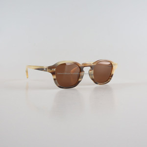 Lunettes classiques durables en corne de buffle Montures optiques de haute qualité pour hommes et femmes Élégantes et écologiques par FWE - Product Image 6