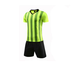 Uniformes de football vierges de haute qualité en gros, logo personnalisé, maillot de football pour hommes et short, ensemble de vêtements d'équipe, tenue d'entraînement - Product Image 4