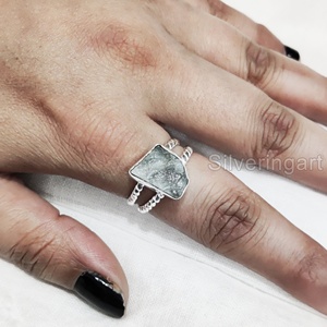 แหวนเงินแท้ 925 ประดับพลอยอะความารีนธรรมชาติ ดีไซน์เกลียวคู่ สำหรับผู้หญิง  หินดิบ  ประจำเดือนมีนาคม - Product Image 4