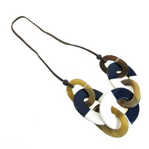 Collar de Cuerno de Búfalo Auténtico, Hecho a Mano, con Patrón Animal 3D, Joyería de Moda, Obra de Arte Coleccionable, de Origen Ético, Regalo Perfecto para - Product Image 4