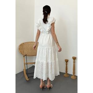 เดรสติดกระดุมสีขาว - สีขาว - Product Image 5
