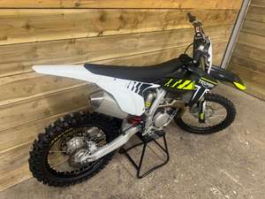 มีสินค้าในสต็อก TRIUMPHH TF 250-X 2024 - Product Image 3