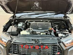 Toyota Hilux GR Sport 2024 Doppia Cabina Pickup, Trasmissione Automatica, Guida a Sinistra, Veicolo Utilitario a Benzina - Product Image 3