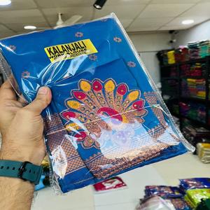 ชุดส่าหรีผู้หญิงพร้อมผ้าปาลูลายนกยูงและงานปักมือแบบปาธานีทั่วทั้งผืน พร้อมเสื้อคลุมดีไซน์เนอร์ ผลิตในอินเดีย - Product Image 1