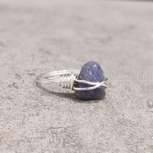 Anillo de Plata de Ley 925 Hecho a Mano con Tanzanita Natural en Bruto, Gema de Nacimiento de Diciembre, para Mujer - Product Image 1