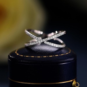 Bague de fiançailles et de mariage en argent sterling 925 plaqué argent avec moissanite de laboratoire taille brillant, style classique, sertissage à griffes - Product Image 4