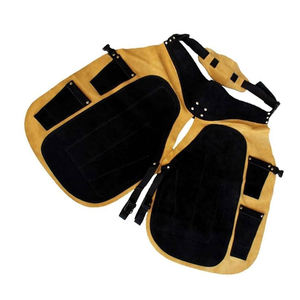 Tabliers de maréchal-ferrant professionnels en cuir noir, réutilisables, durables et protecteurs, personnalisables pour le travail équestre - Product Image 1