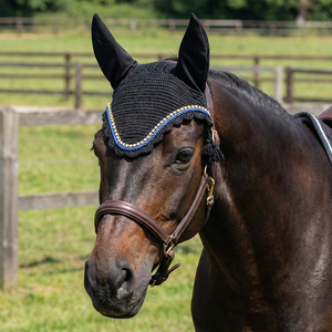 Voile anti-mouches pour cheval en crochet noir de haute qualité, confortable, avec garniture en strass, protège-oreilles doux, bonnet équestre élégant pour l'équitation - Product Image 2