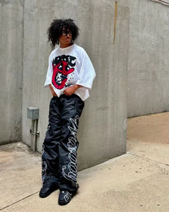 Veste coupe-vent unisexe tendance en nylon ornée de strass, coupe régulière, ajustée au corps, bas ample, qualité supérieure, bouchons à l'extrémité du bas - Product Image 6