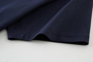 T-shirt en coton pour homme avec poche élégante, coupe confortable et tissu tricoté respirant pour femme moderne - Product Image 5