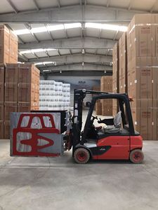 รถยกดีเซลแบบหนีบสีขาวประสิทธิภาพสูง Wagger ข้อเสนอที่ดีที่สุดสำหรับอุตสาหกรรมค้าปลีก สภาพใหม่ บรรจุในกล่องกระดาษ - Product Image 5