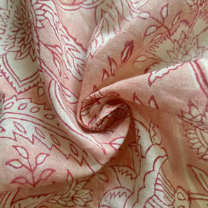 Tissu en coton imprimé à la main, motif floral botanique Mughal en pêche, France, esthétique florale douce et pastel - Product Image 2