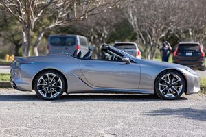 2023 Leexxus LC 500 Cabriolet Essence faible kilométrage - Product Image 2
