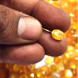 465 Uds Bangkok Zafiro Amarillo 8mm a 12mm corte ovalado 1090 Cts lote Iroc ventas glassfilled pukhraj piedras preciosas sueltas US $502 para todos - Product Image 2