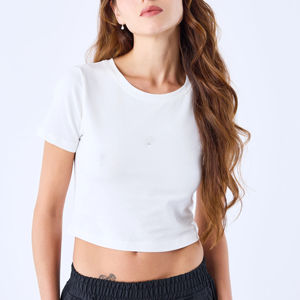 Camisetas Cortas de Algodón Ajustadas con Logotipo Gráfico Personalizado OEM, Camisetas Cortas de Alta Calidad para Mujer - Product Image 6