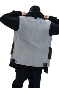 เสื้อกั๊กผู้ชายสไตล์ลำลองแบบกระดุมแถวเดียว สีน้ำเงินล้วน ทรงเข้ารูป มีกระเป๋าข้างผ่า  ผ้าเดนิม สำหรับฤดูใบไม้ร่วงและฤดูหนาว - Product Image 6