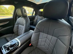 Sedán de Lujo Usado 2025, Tamaño Completo, 760i xDrive Edición Performance - Product Image 4