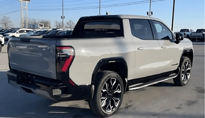 Meilleur prix pour un GMC Sierra EV Denali Extended Range Pickup 4D 5 3/4 FT RS d'occasion 2025 - Product Image 4