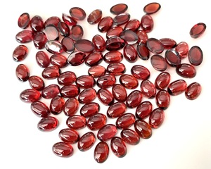 โกเมนสีแดงธรรมชาติรูปไข่3X5มม. ถึง8X10มม. Cabochon-หลวมโกเมนคุณภาพสูงสุด - Product Image 2