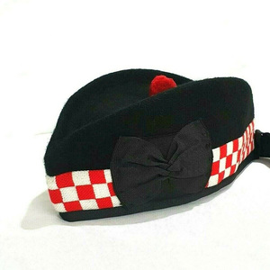 Gorras Glengarry que representan la disciplina y la forma clásica que se usan con orgullo en los desfiles Use gorras Glengarry a la venta - Product Image 1