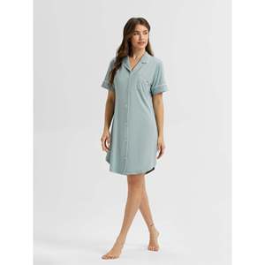 Chemise de nuit classique en bambou pour femme, à manches courtes, en tissu tissé doux et confortable pour l'été, col en V, en modal - Product Image 4