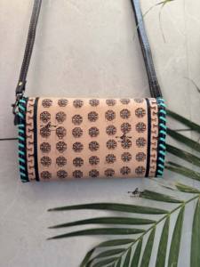 Sculpture usiné à la main portefeuille pochette coque de téléphone élégant multi-usages portefeuille à la mode en cuir occidental pour les multi-usages des femmes - Product Image 3