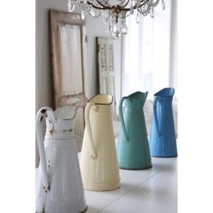 Bidon d'eau en métal artisanal élégant et durable avec un long bec et une poignée pour l'arrosage des plantes d'intérieur - Product Image 6