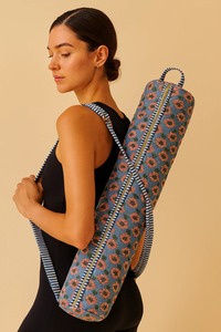 เสื่อโยคะผ้าฝ้ายแท้สีชมพูทำด้วยมือของอินเดียที่คลุมกระเป๋าออกกำลังกายผ้าฝ้ายพร้อมสายคล้องไหล่กระเป๋าใส่เล่นโยคะโบโฮ - Product Image 2