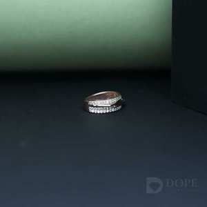 Sparkle Band Double Row Diamond Delight Glamour Gleam Ring Pave Crossover Band Shimmering Infinity Acier inoxydable Or 14K - Product Image 5