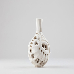 แจกันรูปหัวใจกายวิภาคศาสตร์เซรามิกสีขาวที่มีเอกลักษณ์เฉพาะตัว พร้อมช่องเปิดหลายช่อง ชิ้นงานตกแต่งที่โดดเด่นและมีศิลปะสำหรับตกแต่งบ้านและสำนักงาน - Product Image 2