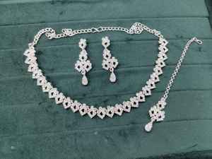 Delicado Conjunto de Joyería Tradicional India, Collar, Pendientes Maang Tikka para Boda, Gargantilla de Plata con Diamantes - Product Image 3