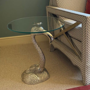 Table d'appoint en métal Luxe Prowl avec base en serpent pour décoration de salon élégante-Meubles d'appoint élégants et élégants - Product Image 4