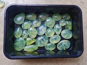 Cabochon de Prehnite naturelle en forme de mélange de pierres précieuses de Prehnite de qualité supérieure Cabochons de pierres précieuses de Prehnite en vrac prêts à être expédiés Wow Gems - Product Image 4