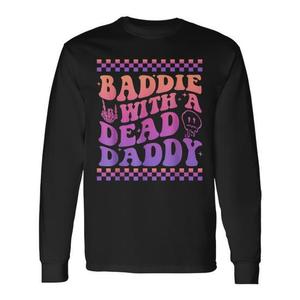 Maglietta a maniche lunghe promozionale Dead Dad Club Baddie con stampa 'Baddie with a Dead Daddy' - Product Image 1