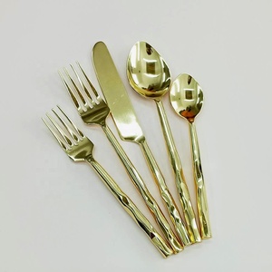 Service de couverts plaqué or en acier inoxydable design royal de luxe avec poignée épaisse design antique kit d'ustensiles aspect royal - Product Image 3