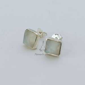 Boucles d'oreilles clous en argent sterling faites à la main avec pierre de lune arc-en-ciel, pierre de naissance de juin - Product Image 5