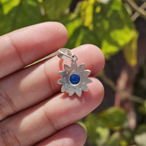 Colgante de girasol de Plata de Ley 925 con colgante de encanto de estilo religioso de ópalo azul para niños - Product Image 5