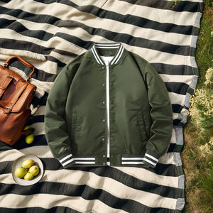 Chaqueta Universitaria de Invierno para Hombre con Logotipo Frontal, Diseño Cortavientos y Térmico - Prenda Exterior de Satén Premium para Hombres a la Moda - Product Image 3