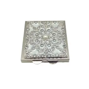 Decoratieve Ladys Accessorize Draagbare Zakspiegel Vierkante Juwelen Ontwerp Make-Up Spiegel Naam Dubbelzijdige Zilveren Afwerking
